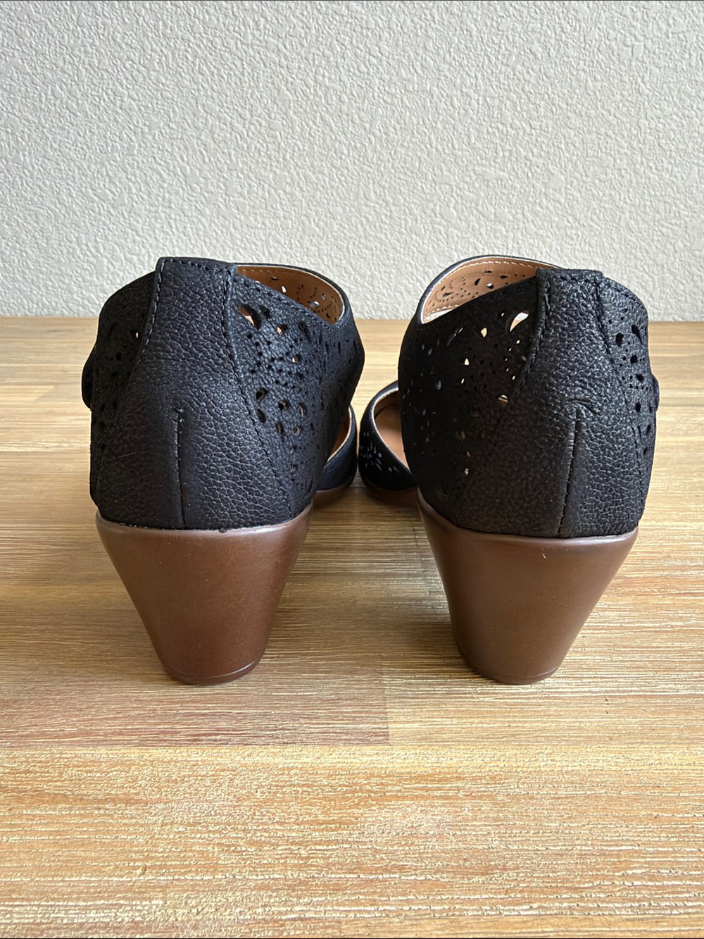 Easy Spirit Women's Cindie Mary Jane heels in black with laser-cut detailing 7 - Picture 8 of 10